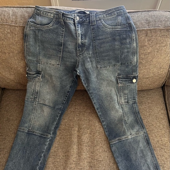 Stylish Blue Denim Cargo Jeans - Picture 2 of 7